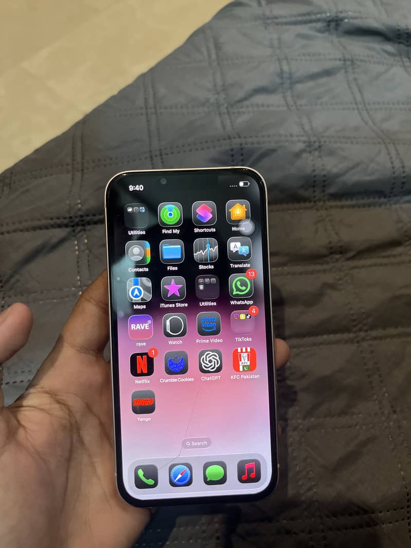 Apple iPhone 13 4
