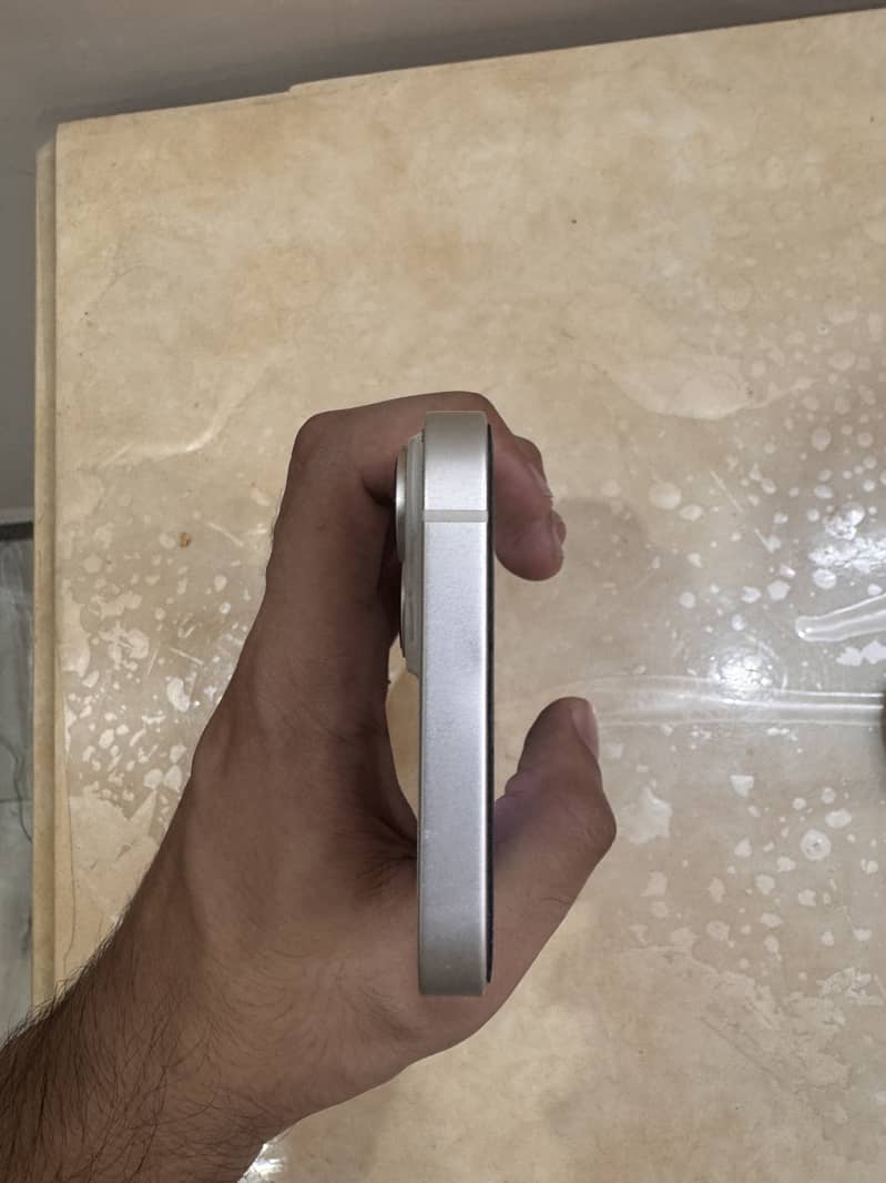 Apple iPhone 14 3