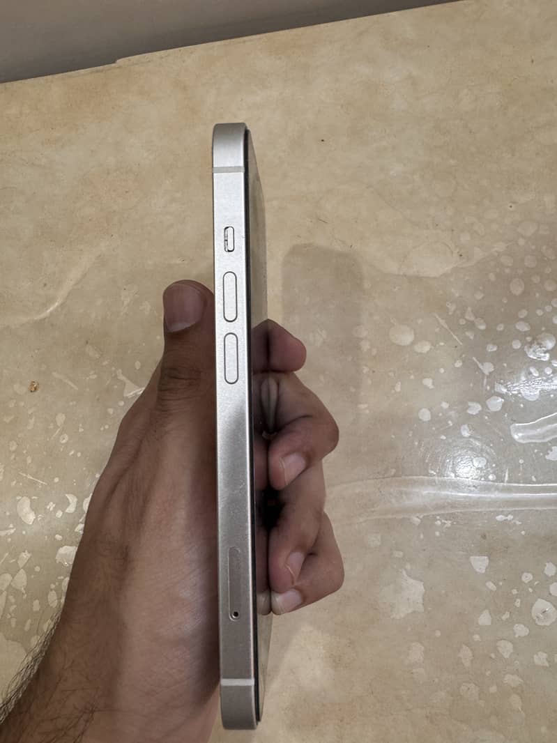 Apple iPhone 14 4