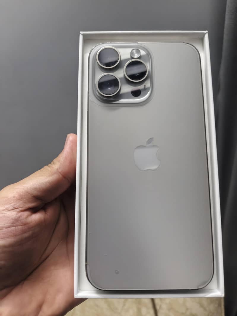 Apple iPhone 15 Pro Max 0
