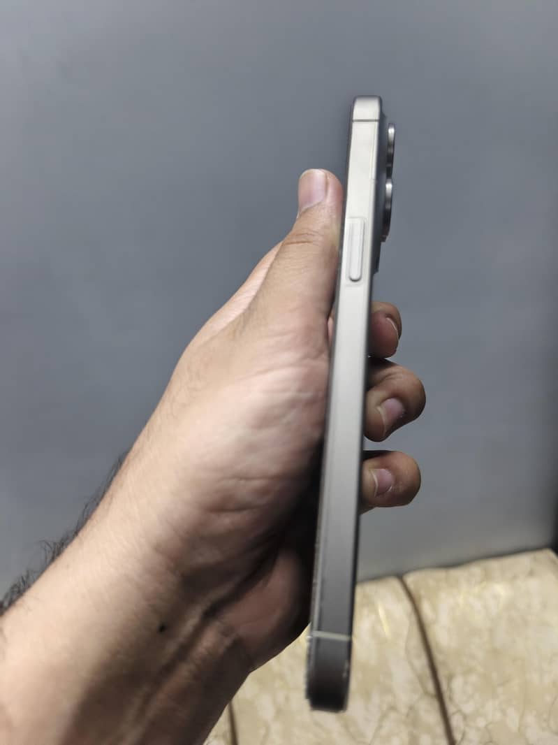 Apple iPhone 15 Pro Max 2