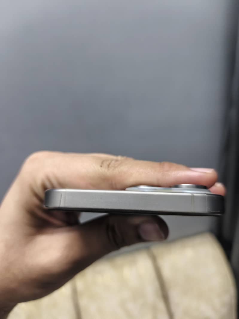 Apple iPhone 15 Pro Max 4