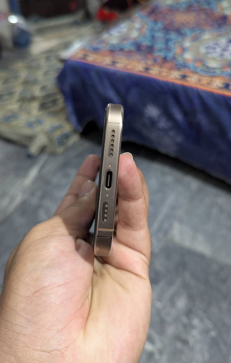 iphone 16 pro max 4