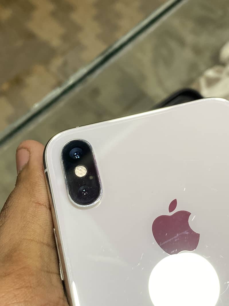 Apple iPhone XS 1