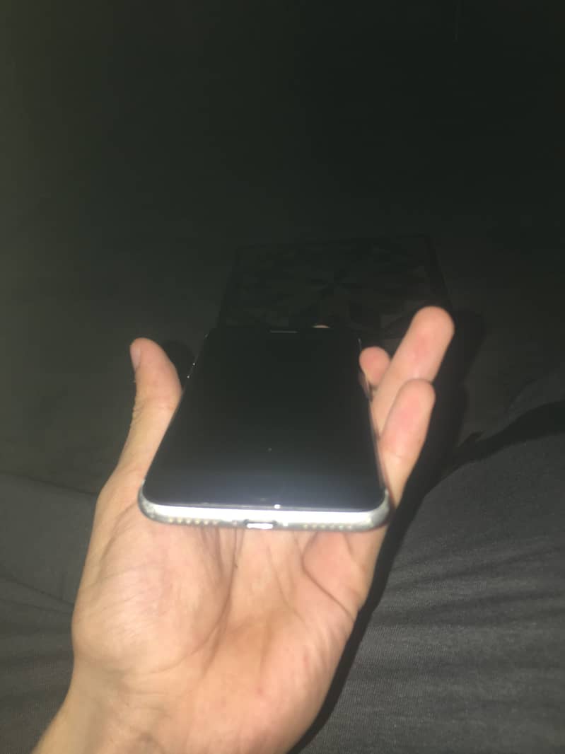 Apple iPhone SE 3rd generation 1