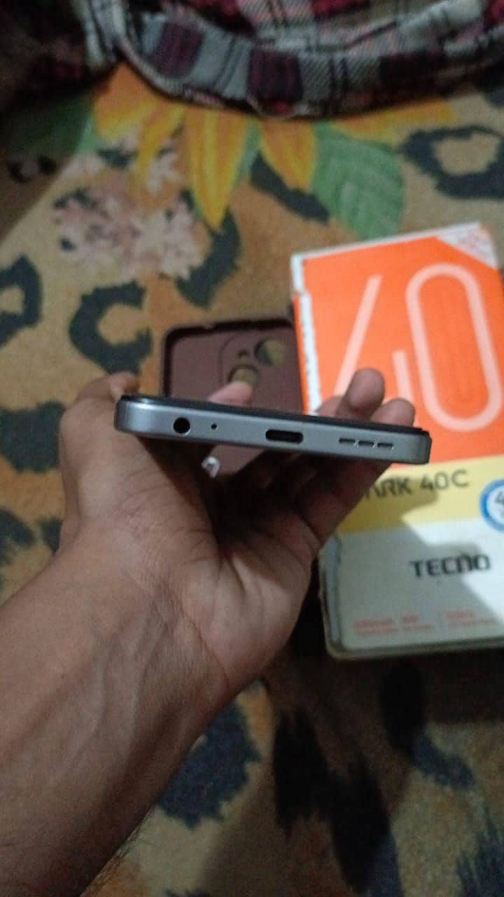 Tecno 40c with box 0