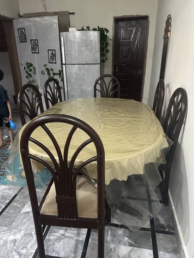 6 chairs with table 2 chairs damaged