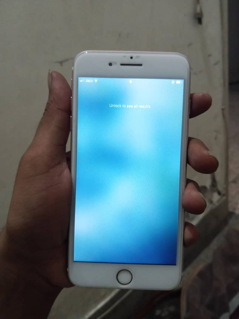 Apple iPhone 7 plus 0