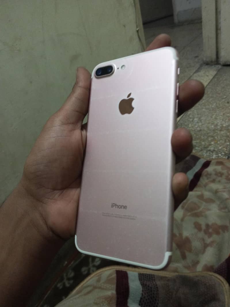 Apple iPhone 7 plus 1