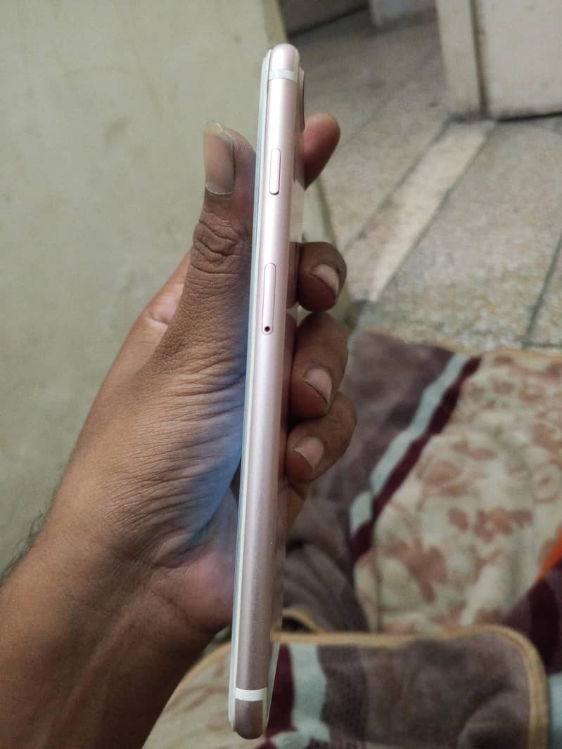 Apple iPhone 7 plus 2