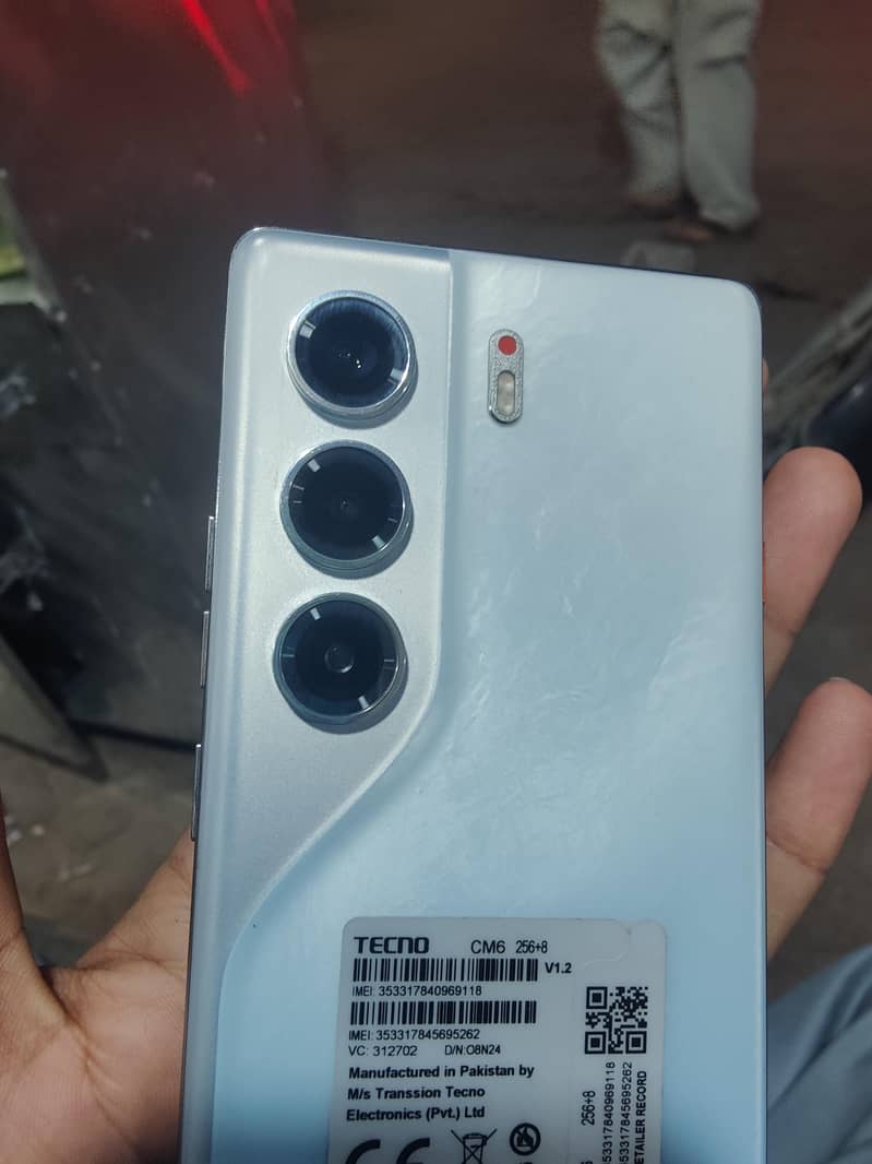 Tecno CAMON 40 Pro 1