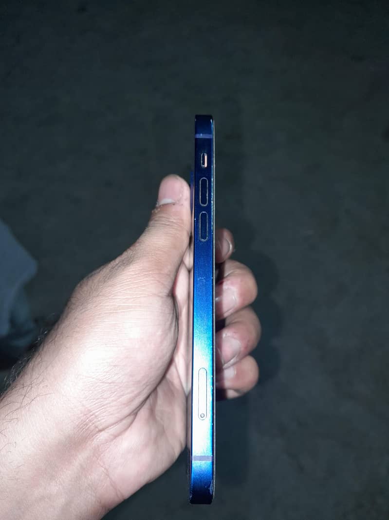 Apple iPhone 12 3