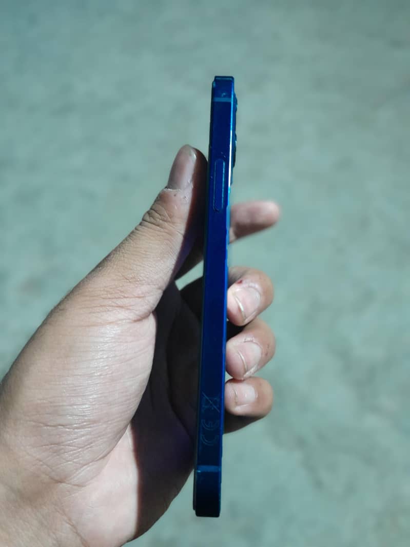 Apple iPhone 12 6