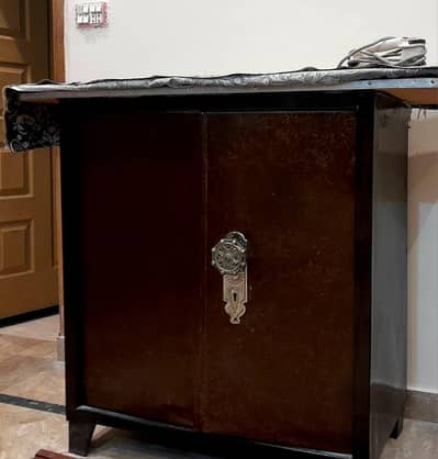 Iron /press stand