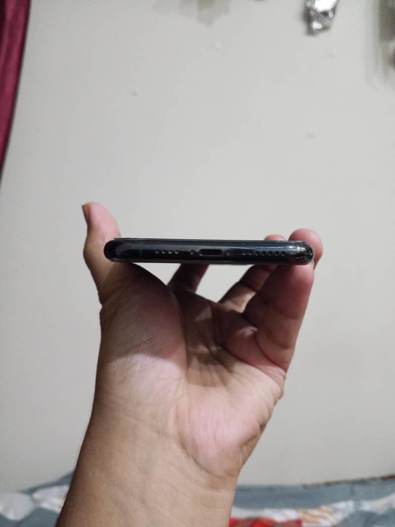 Apple iPhone 11 Pro Max 2