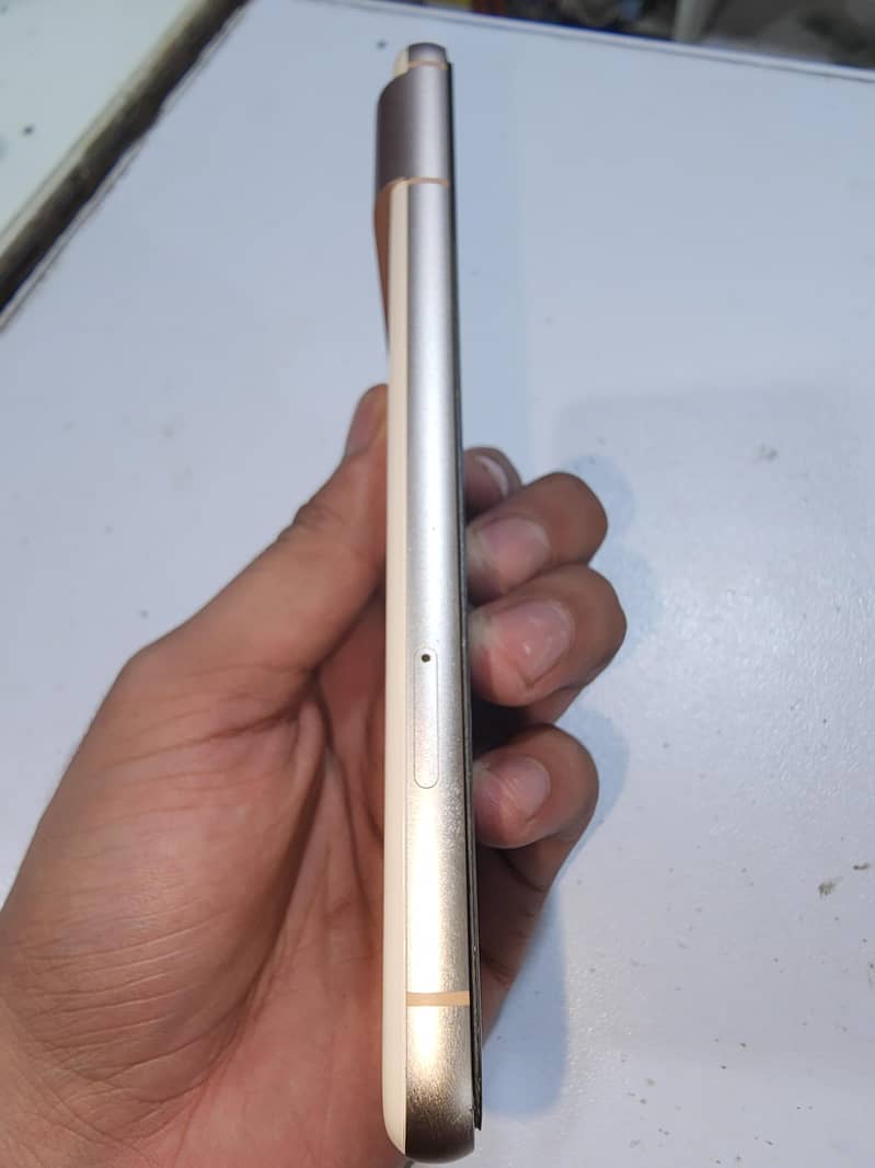 Google Pixel 8 4
