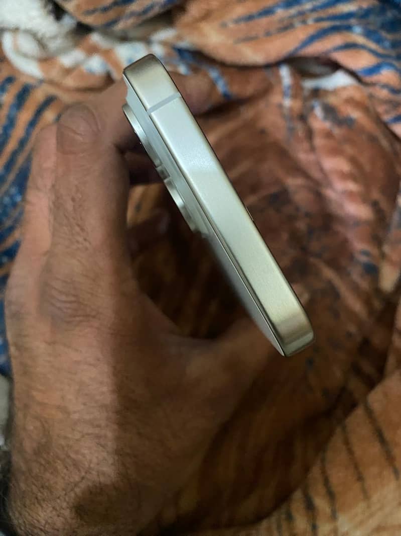 Apple iPhone 15 Pro Max 1