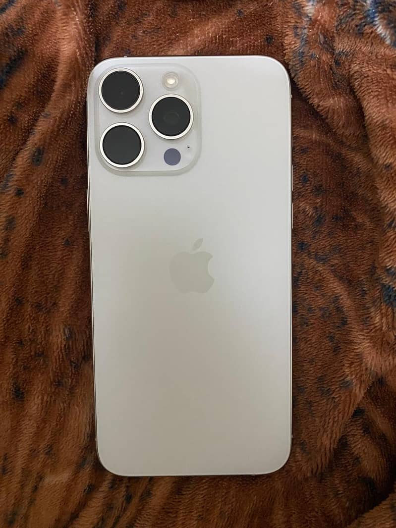 Apple iPhone 15 Pro Max 2