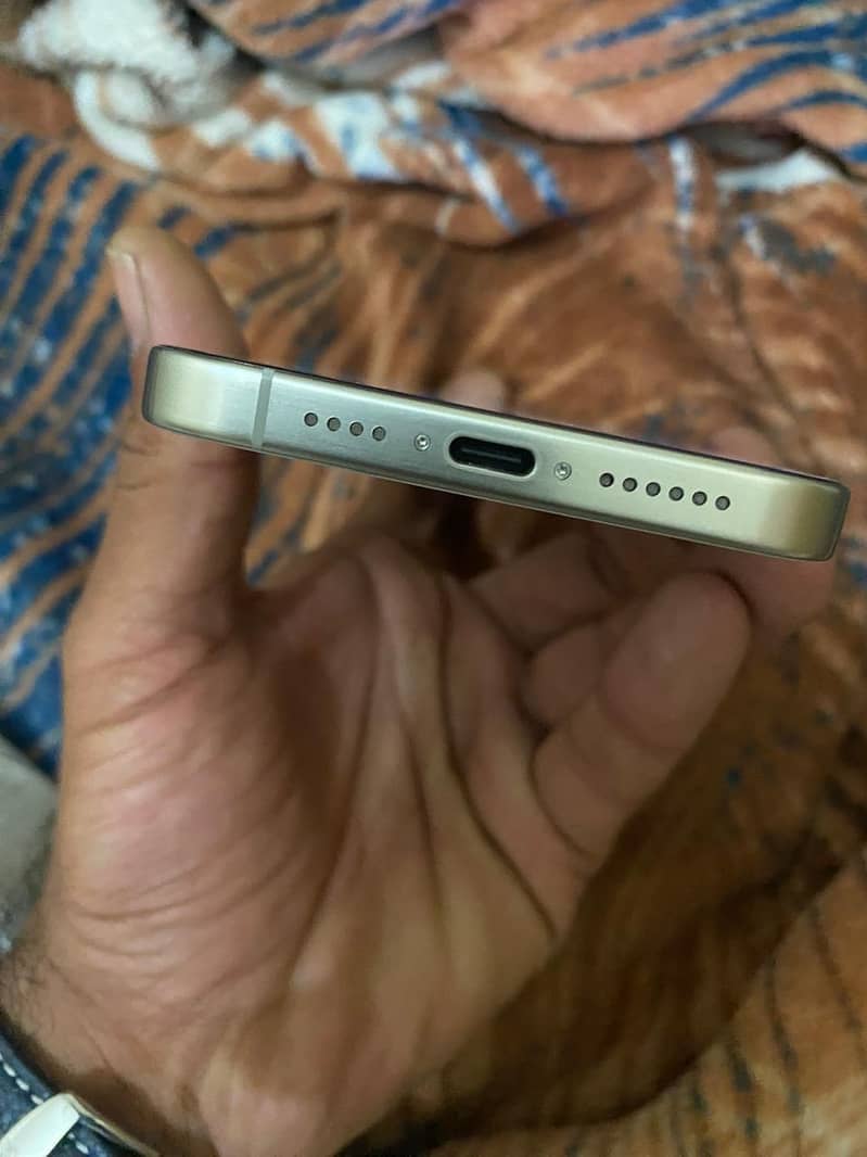 Apple iPhone 15 Pro Max 3