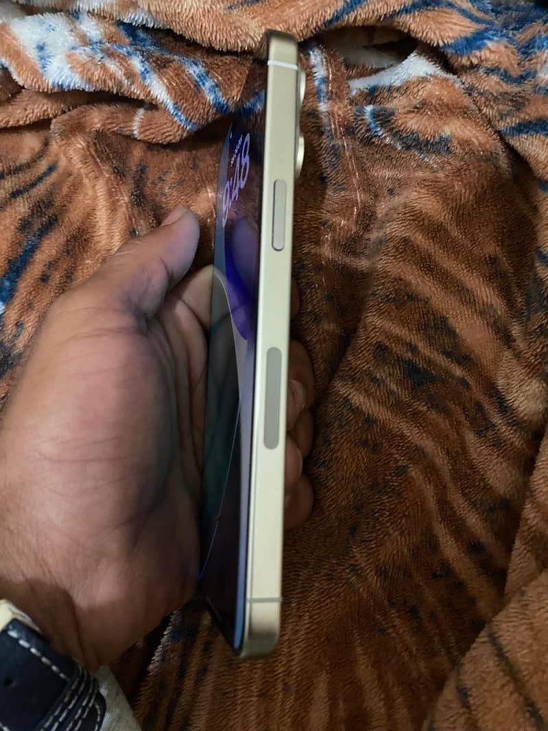 Apple iPhone 15 Pro Max 5