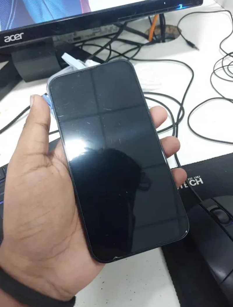 Apple iPhone 13 water pack 6