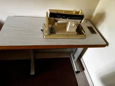 ORIGINAL SINGER 2405 SEWING MACHINE WITH TABLE