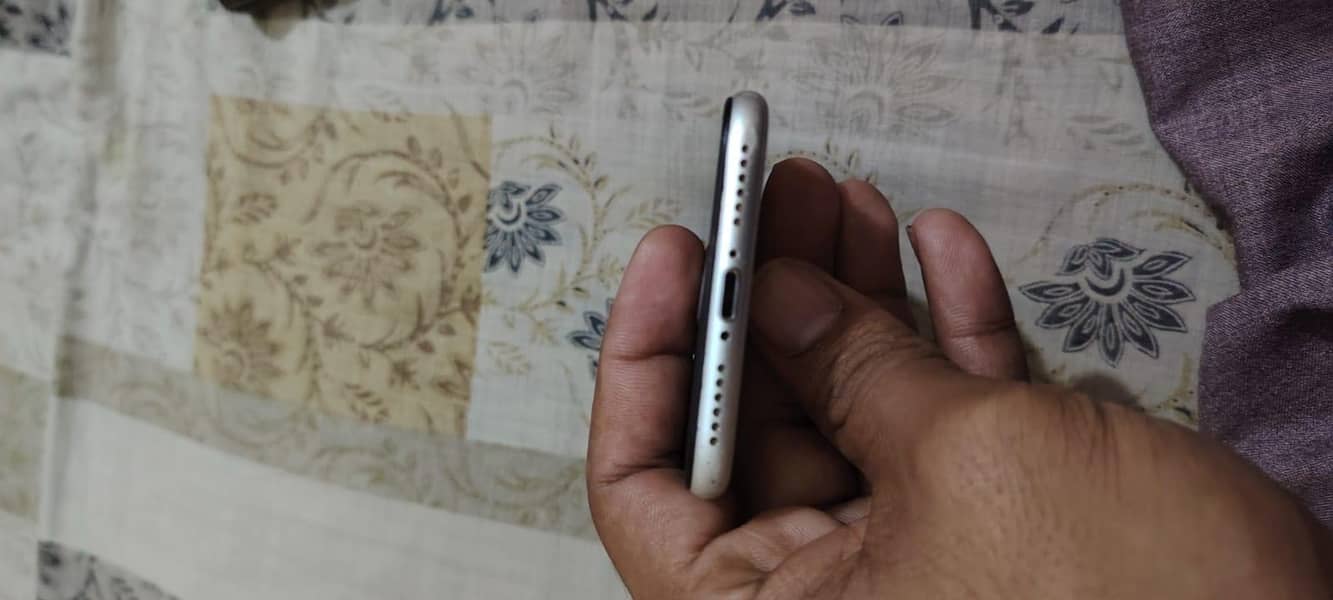 Apple iPhone 7 2