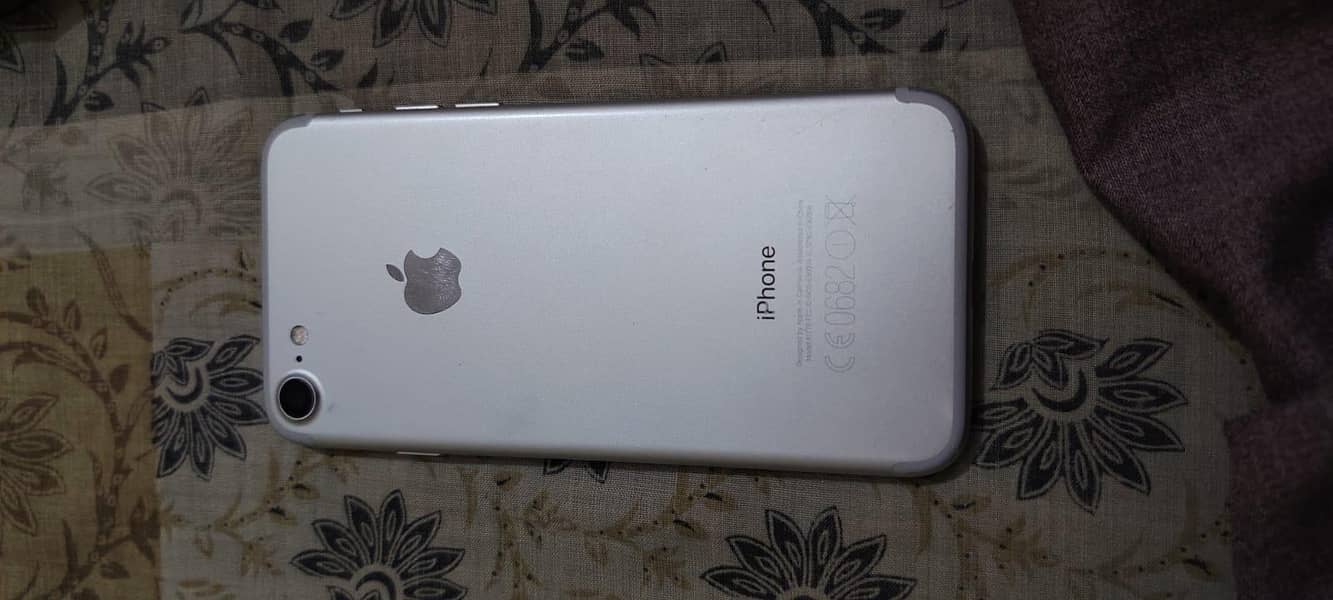 Apple iPhone 7 3