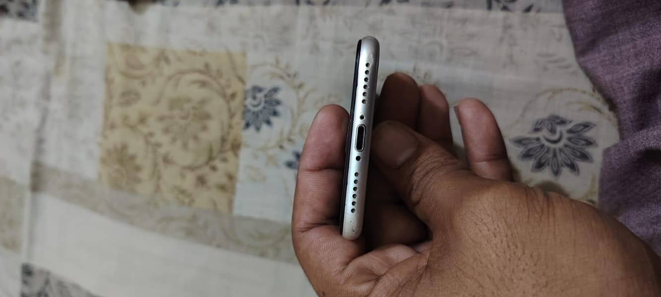 Apple iPhone 7 10