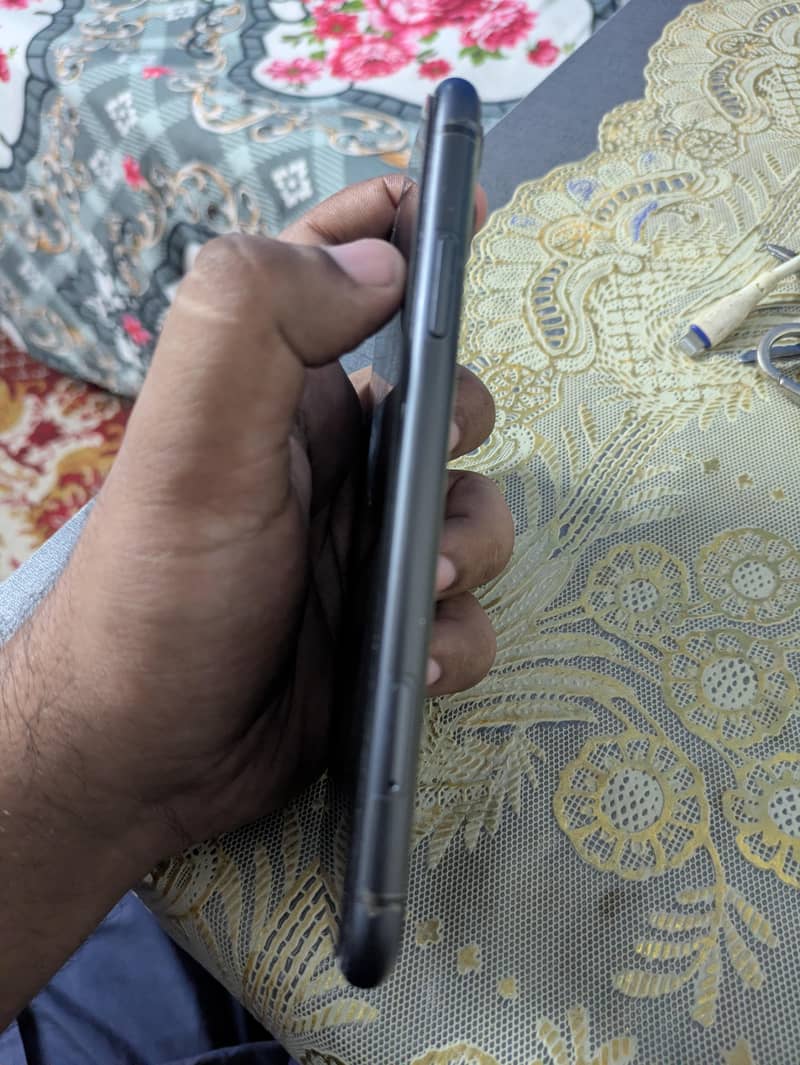 Apple iPhone 11 7