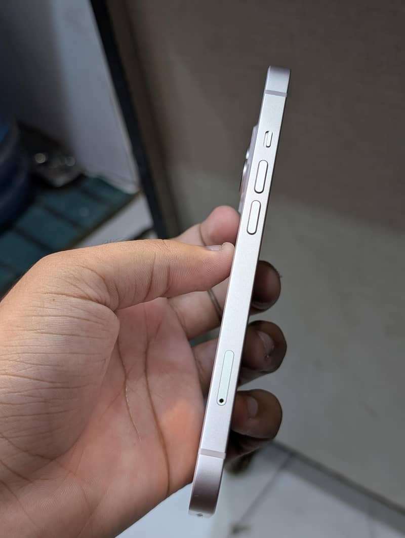 Apple iPhone 13 2