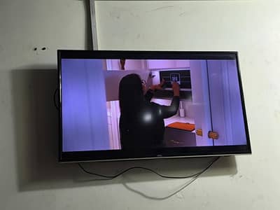 TCL 43" LED TV P43