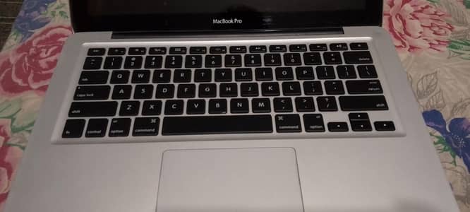 apple laptop Mac book core i5