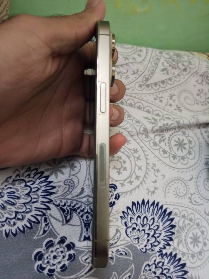 Apple iPhone 14 Pro 1