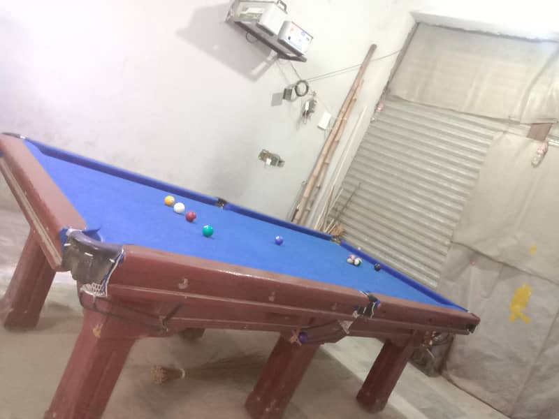 billiard table 0