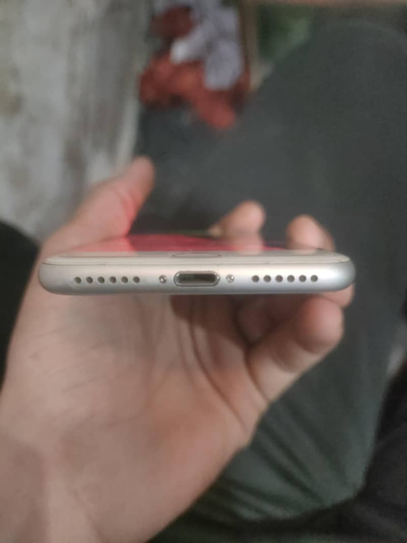 Apple iPhone 8 3