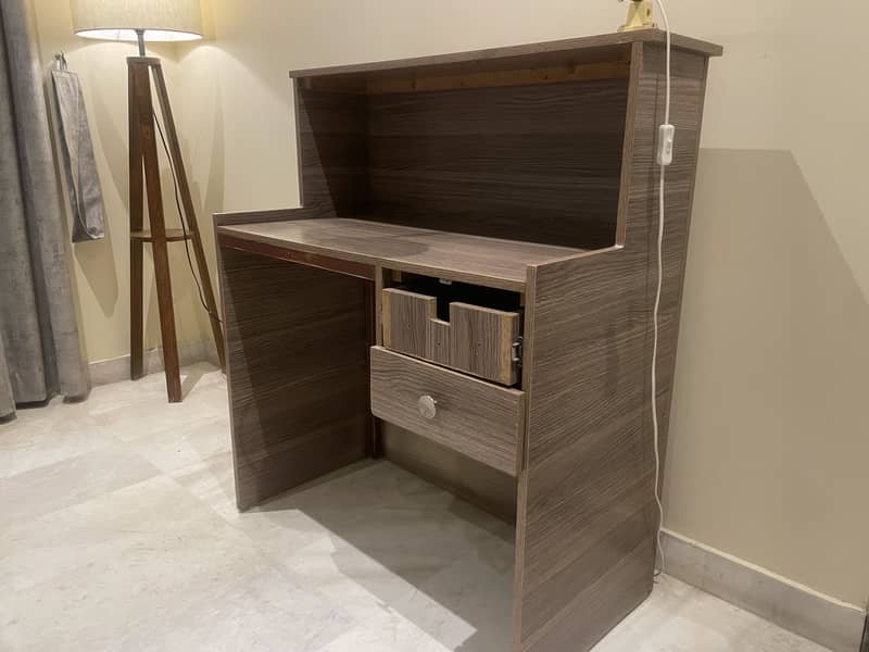 Office/Work Station 0