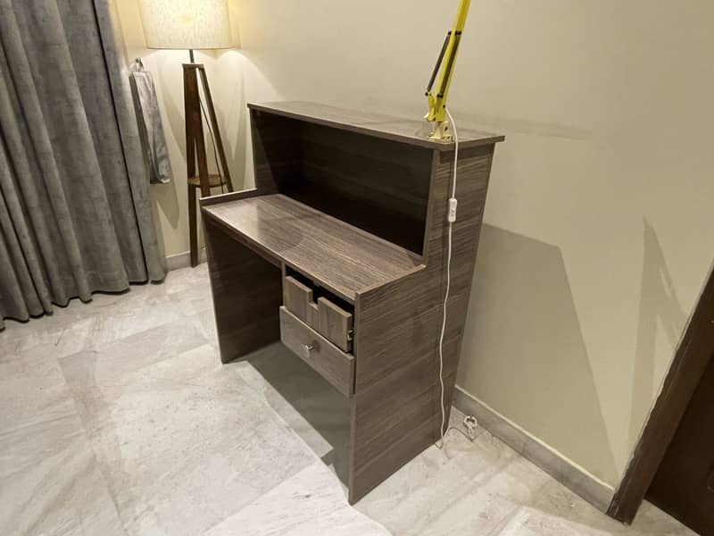 Office/Work Station 7