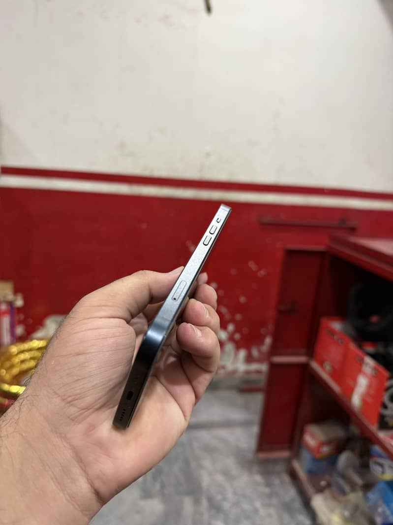 Apple iPhone 13 1