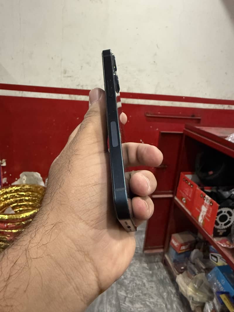 Apple iPhone 13 4