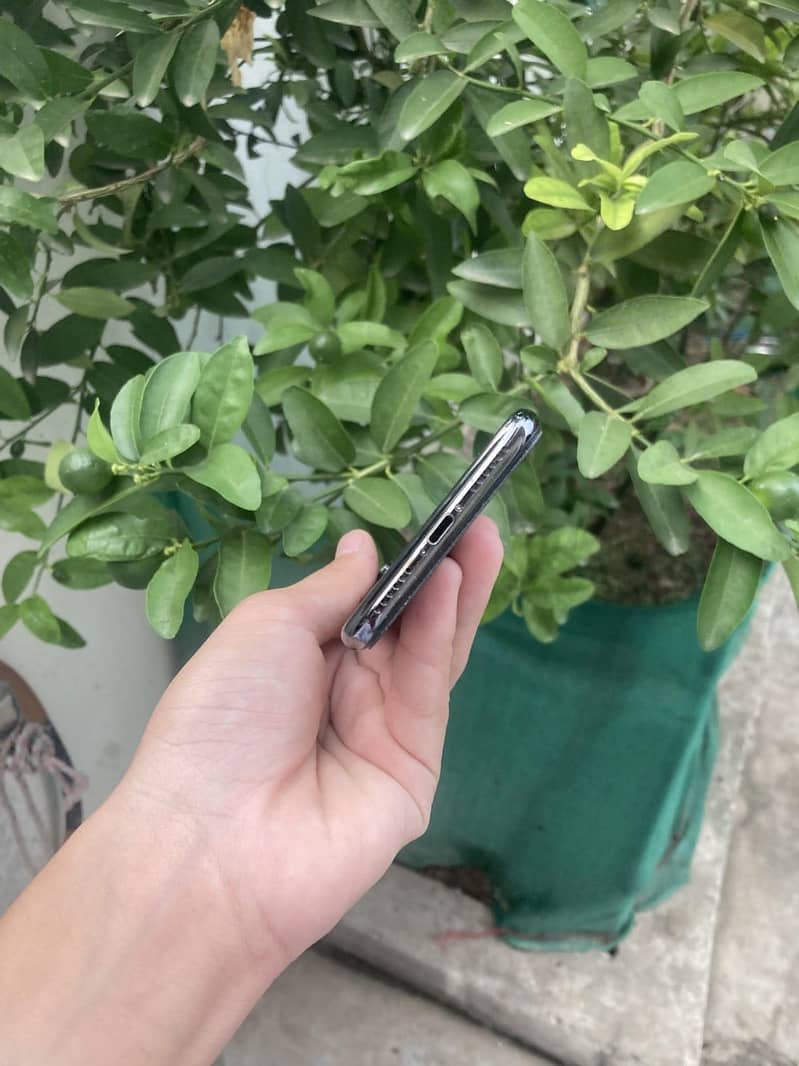 Apple iPhone X 3