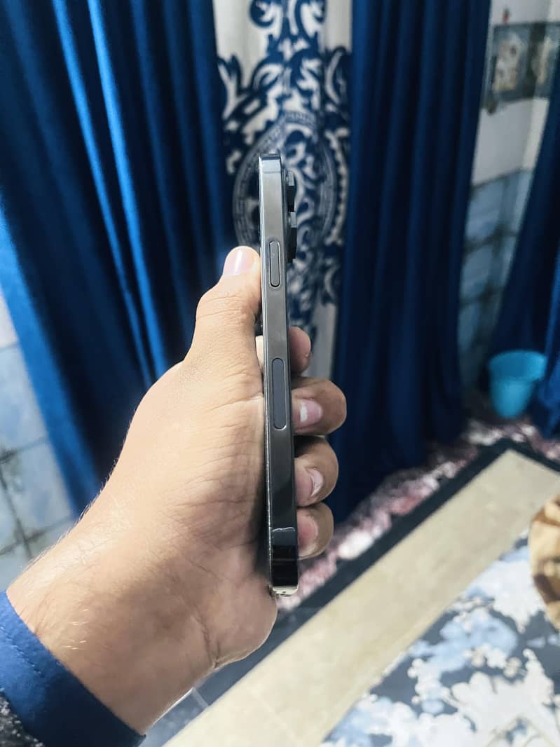 Apple iPhone 14 Pro Max 1