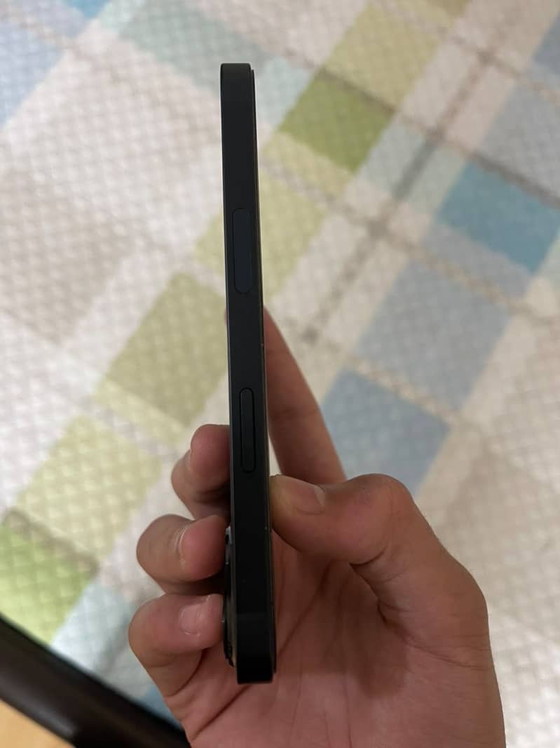 Apple iPhone 13 2