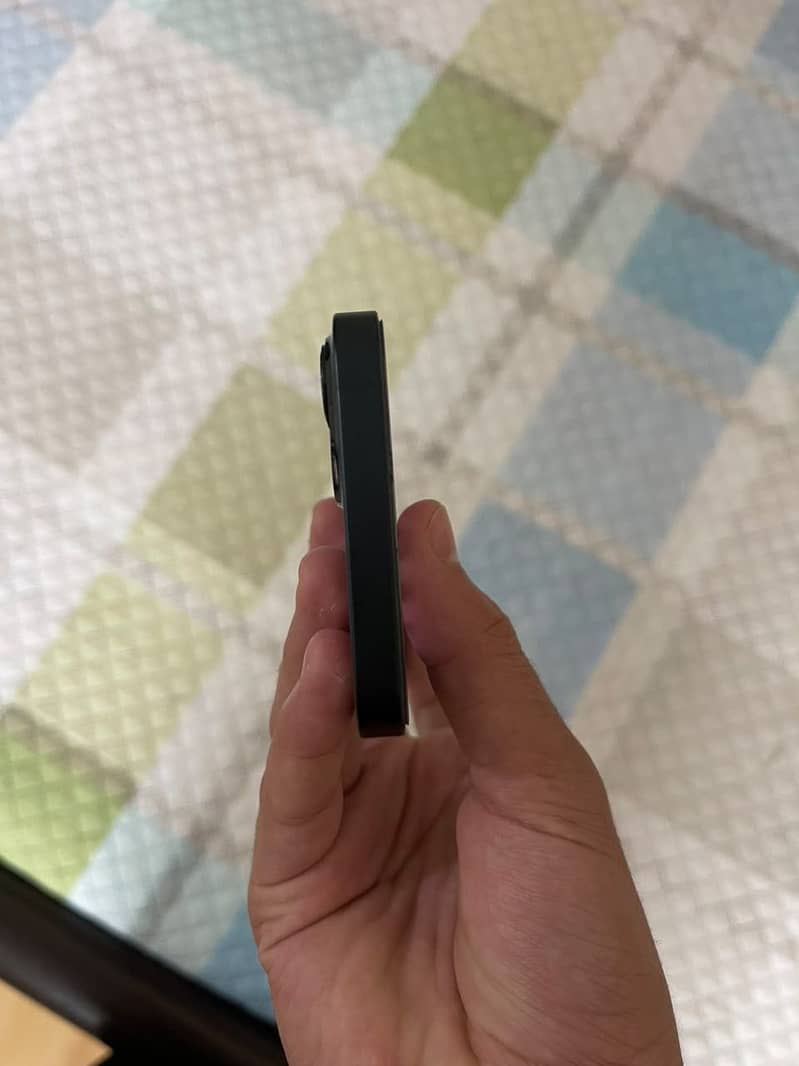 Apple iPhone 13 4