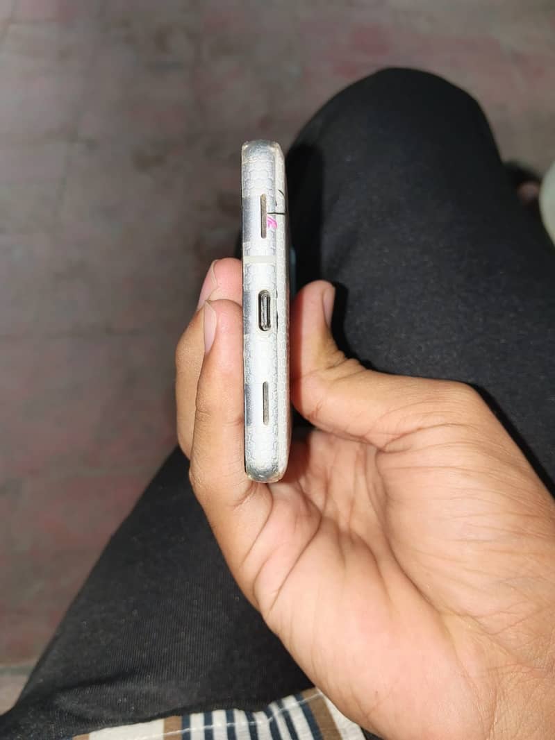 Google Pixel 7a 2