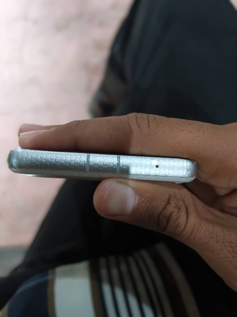 Google Pixel 7a 4