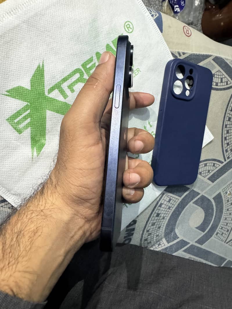 Apple iPhone 15 Pro Max 0