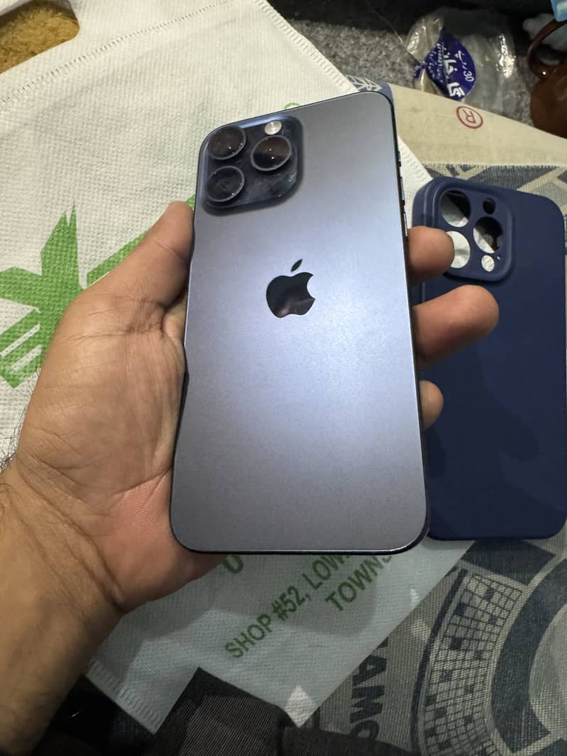 Apple iPhone 15 Pro Max 2