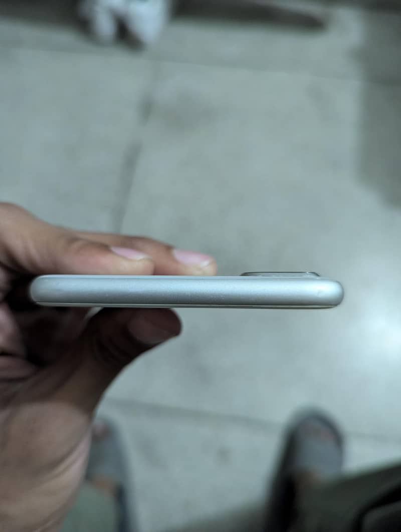 Apple iPhone 8 Plus 3