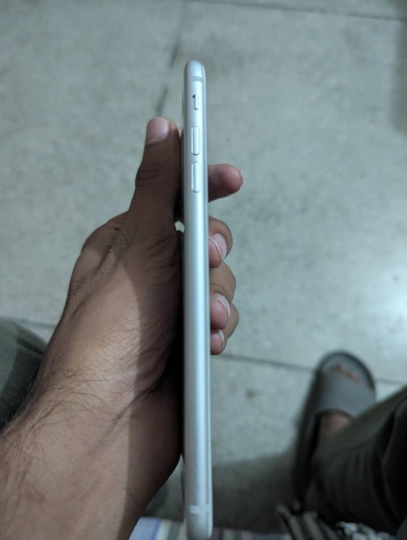 Apple iPhone 8 Plus 4
